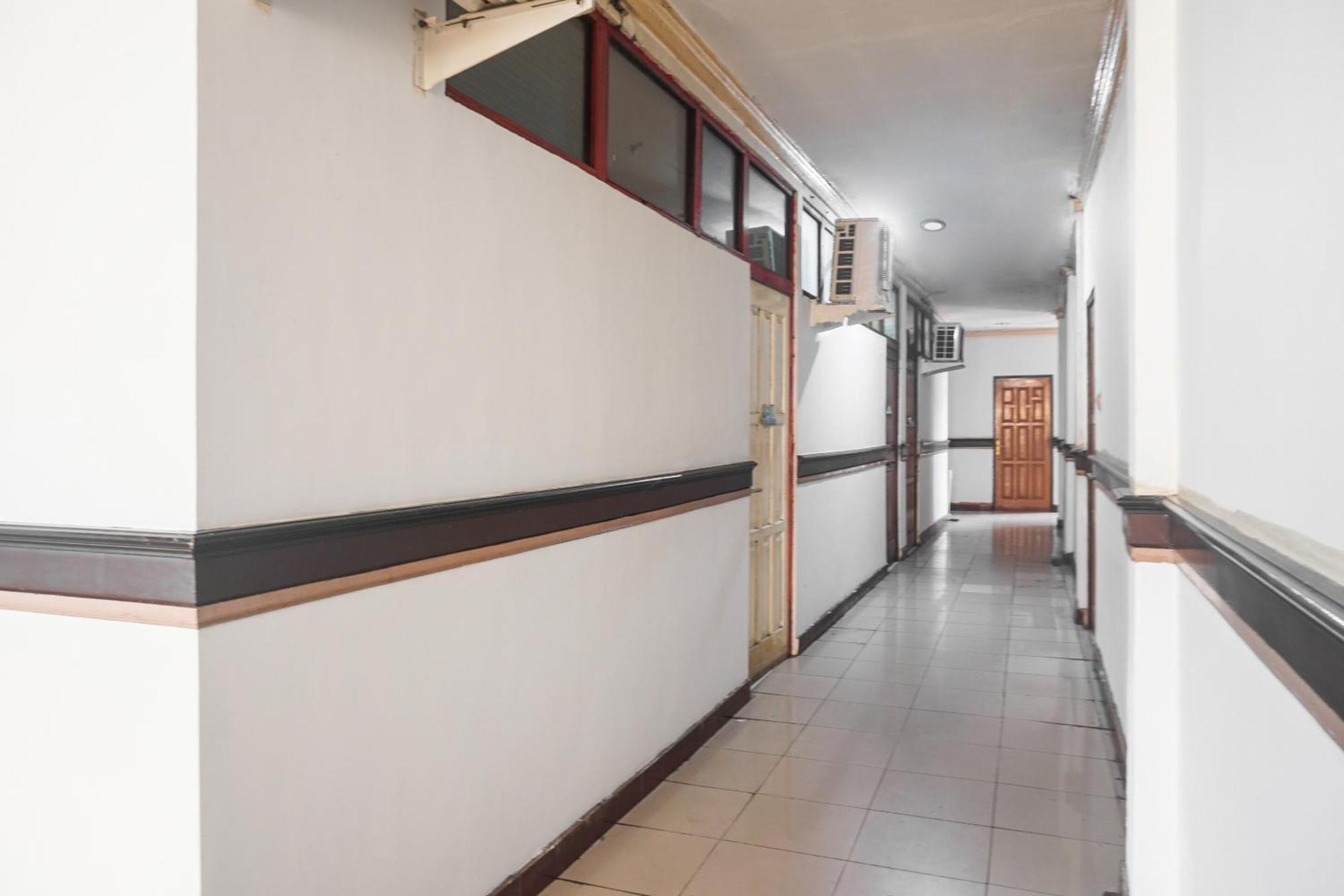 Spot On 92890 Losmen Bahalap Syariah Marabahannearsiring Marabahan Ulek Barito Banjarmasin  Extérieur photo